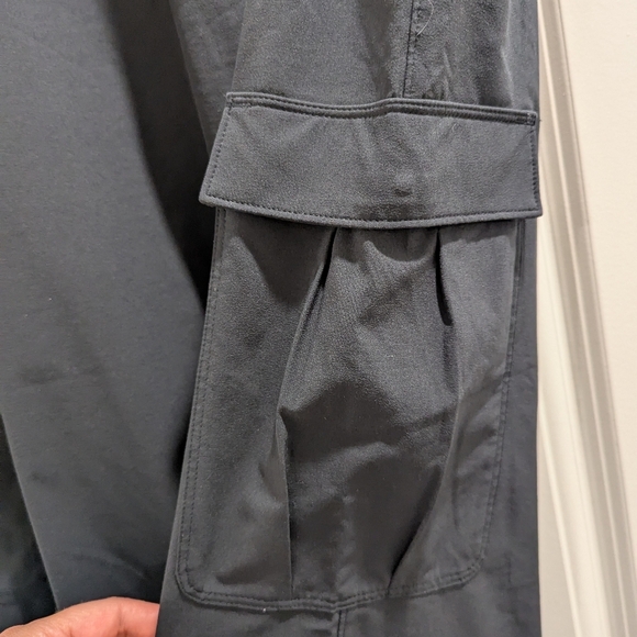 Under Armour Black Cargo Parachute Pant for Women Size Large wide leg - Picture 3 of 9